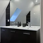 Maison Contemporaine De 150 M2 Avec Garage Prive Et Terrasse Ensoleillee *