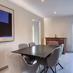 Maison Contemporaine De 150 M2 Avec Garage Privé Et Terrasse Ensoleillée *