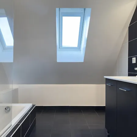 Maison Contemporaine De 150 M2 Avec Garage Prive Et Terrasse Ensoleillee *